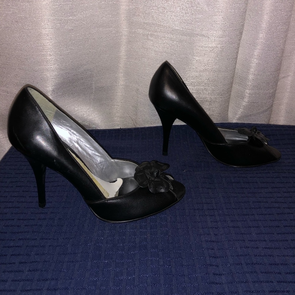 Black heels size 6